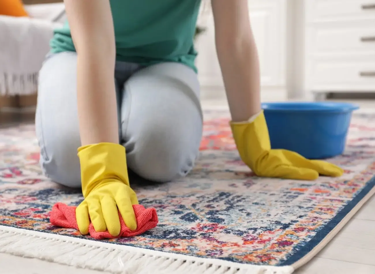 2024-09-8-Popular-Cleaning-Myths-That-Dont-Work-and-What-Does-1